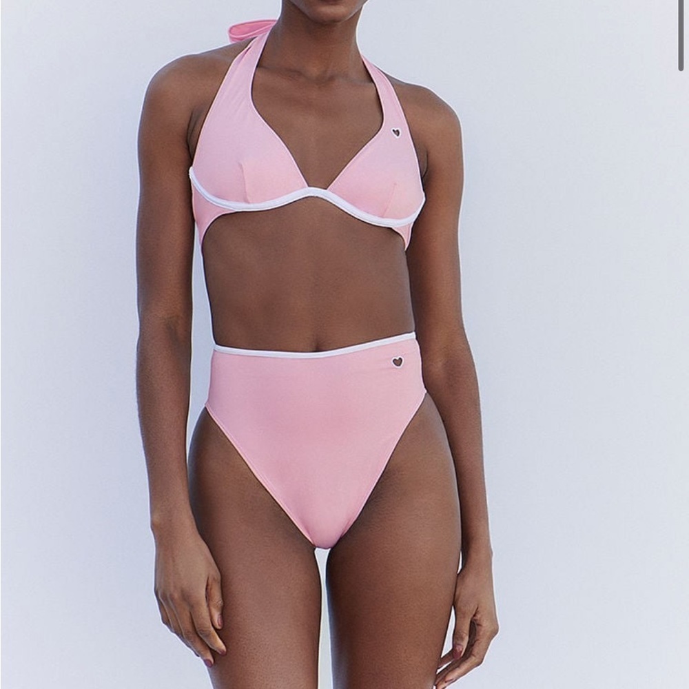FRANKIES BIKINIS
Estella Bikini Top and bottom pink ice